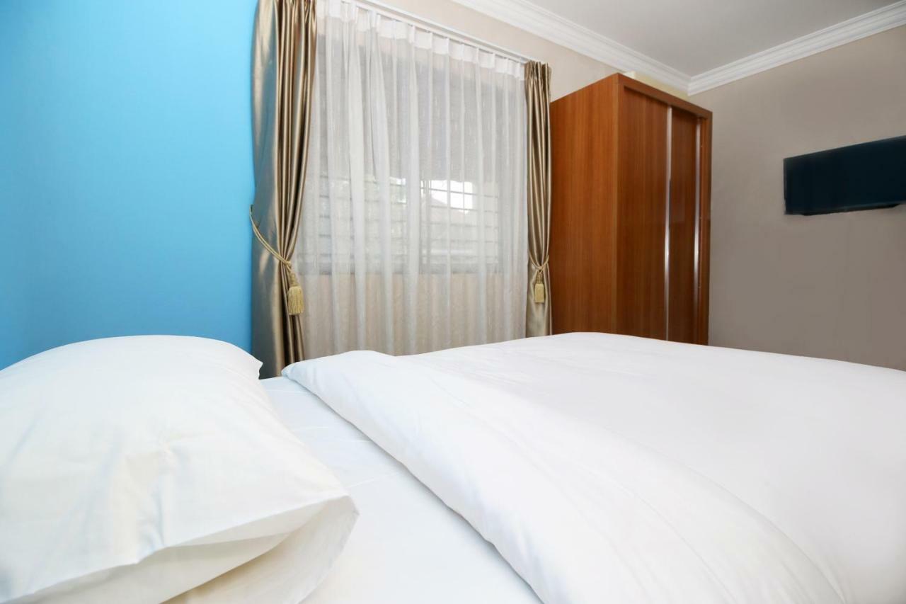 Safina Inn Syariah Sekupang Batam エクステリア 写真